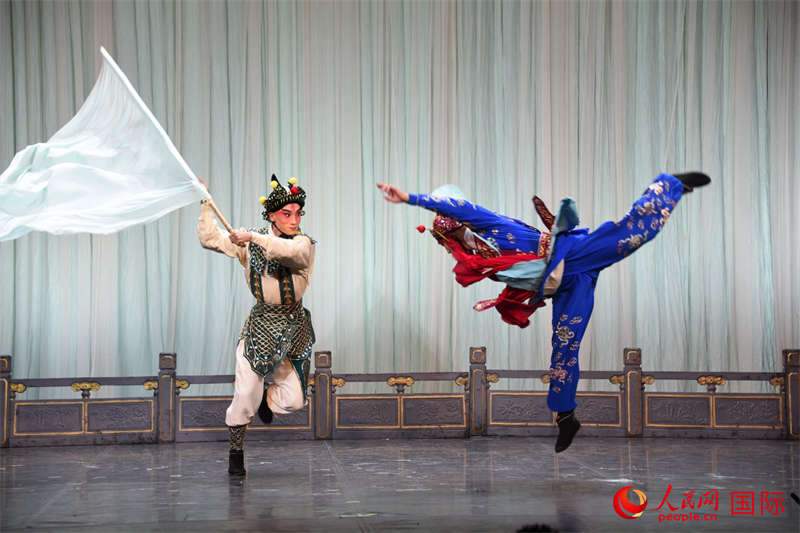 《白蛇传》剧照。人民网记者 殷淼摄