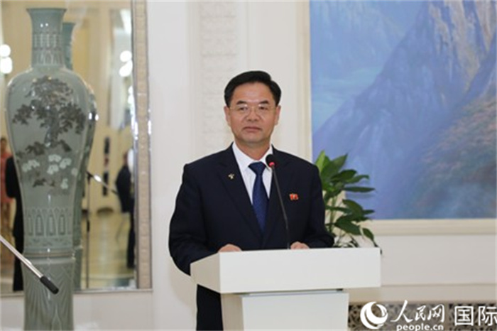 图为金承灿委员长在招待会前致辞。 人民网记者 刘融摄