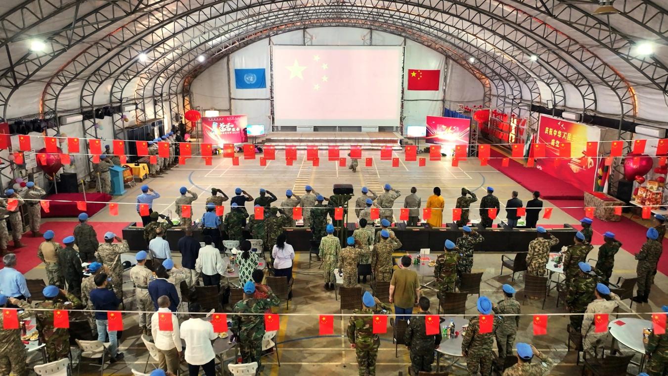 当地时间10月1日,联合国“和平勋章”授勋仪式在阿卜耶伊超级营地举行。王景明 摄