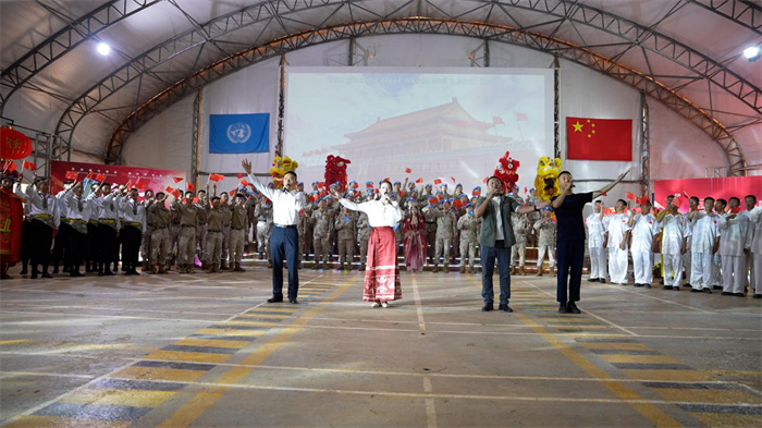 中国维和官兵合唱歌曲《我和我的祖国》。韩瑞田 摄