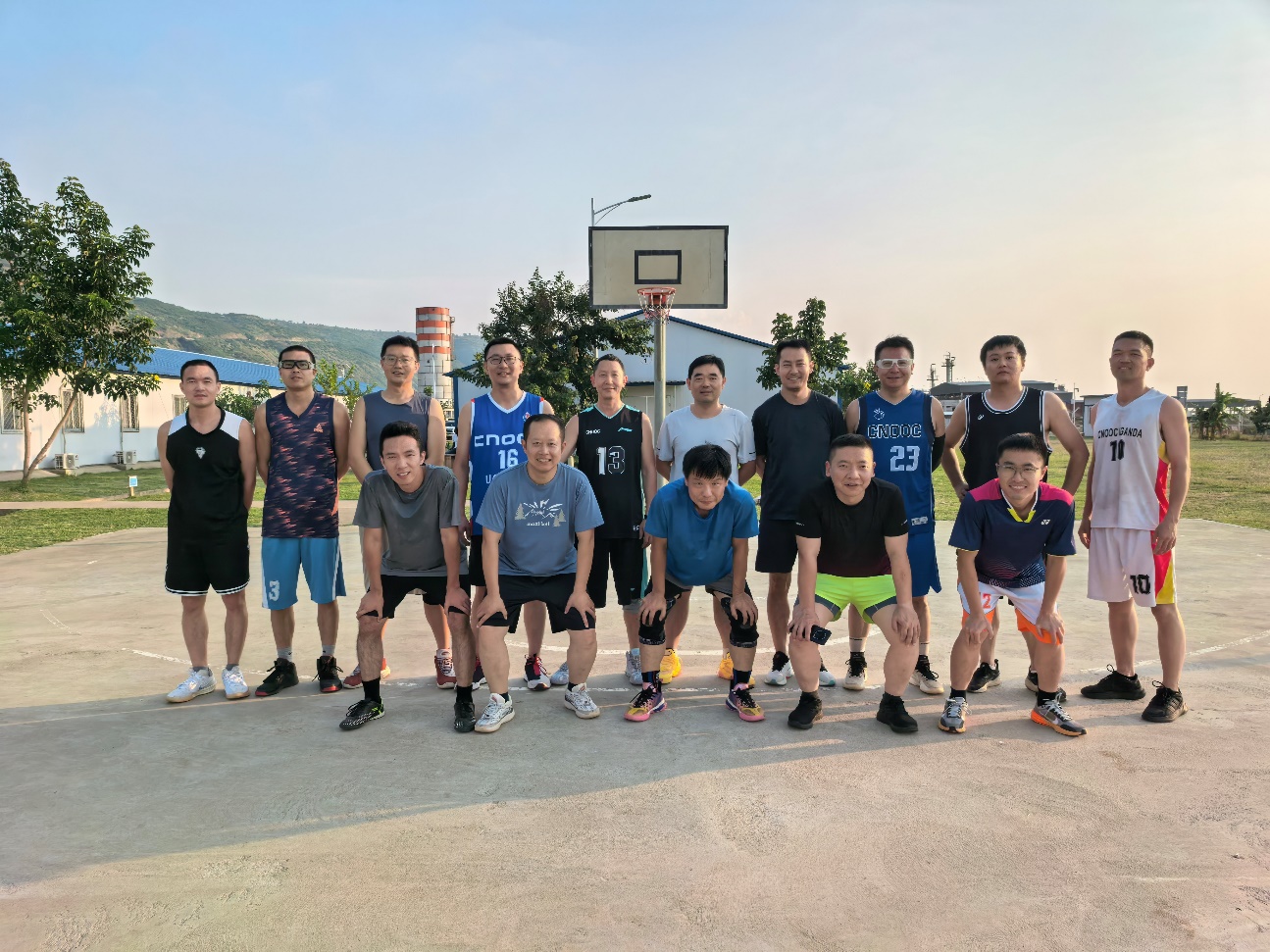 翠鸟油田作业现场“双节”篮球赛现场。中国海油供图