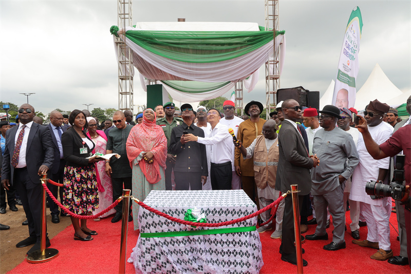尼日利亚阿布贾光伏路灯项目启动仪式现场尼日利亚中国土木工程有限公司供图