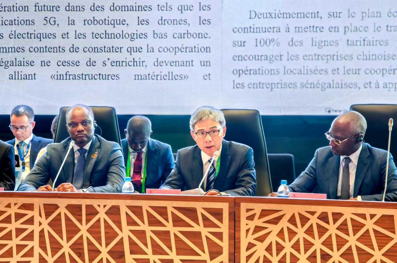 图为中国驻塞内加尔大使李志刚致辞。中国驻塞内加尔大使馆供图