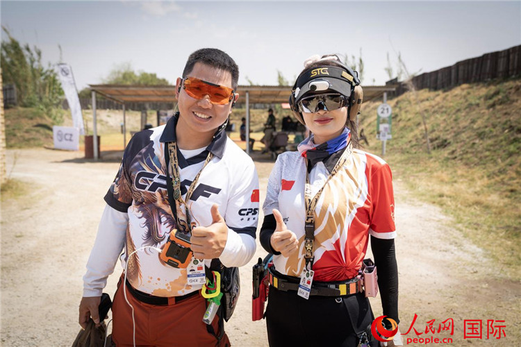 中国代表队选手肖云飞、石金金在比赛现场。人民网 希拉兹·莫林摄