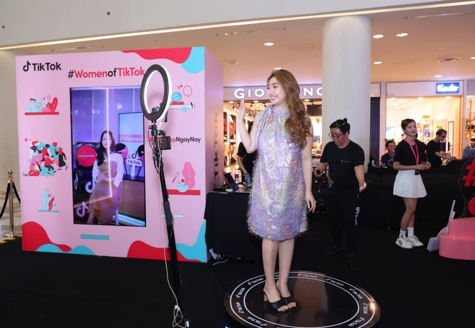 赖阮山心在TikTok工作期间。受访者供图