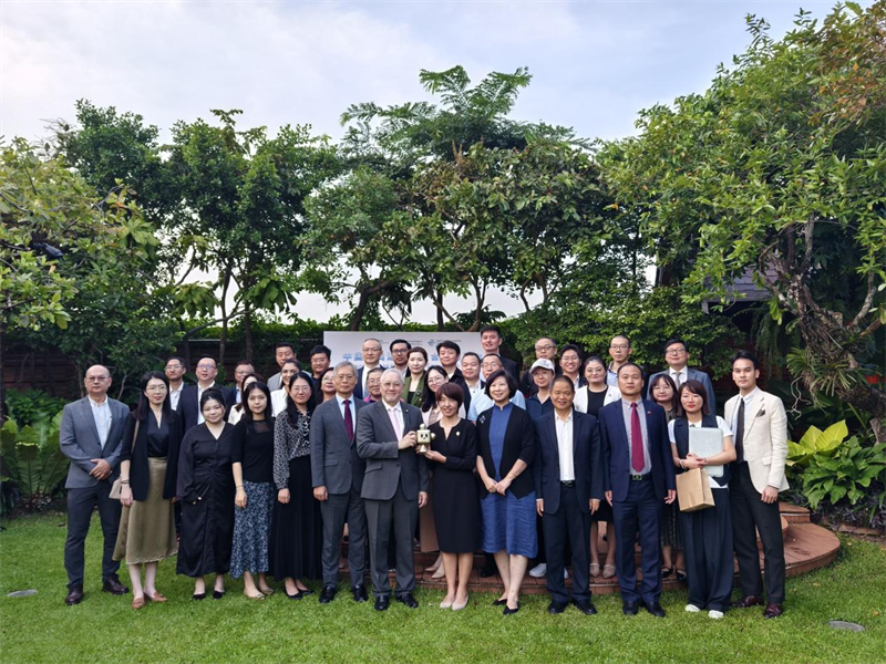 出席会议嘉宾合影。主办方供图