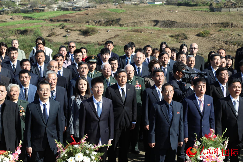 仪式正式开始,现场奏中朝两国国歌。人民网记者 刘融摄