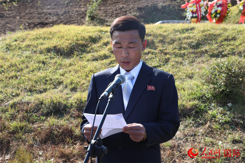 朝鲜城市经营省副相姜哲浩在开工仪式上致辞。 人民网记者 刘融摄