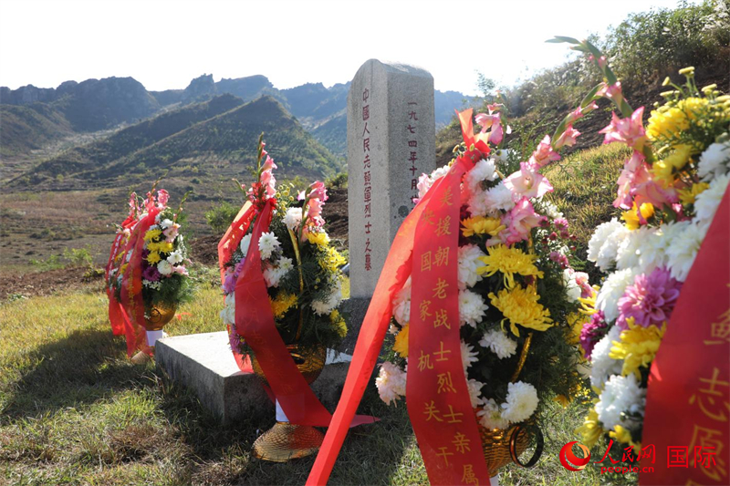 图为位于朝鲜黄海北道新坪郡的中国人民志愿军烈士墓。 人民网记者 刘融摄