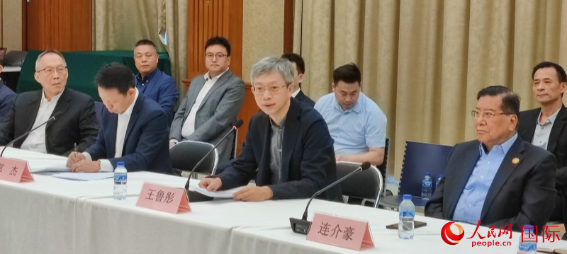 王鲁彤大使作主旨发言。人民网记者 李培松摄