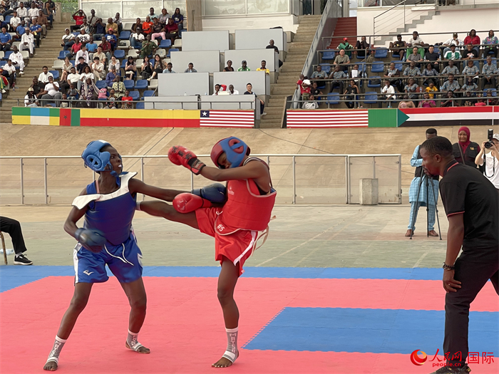 2位选手进行女子散打决赛。人民网记者 姜宣摄