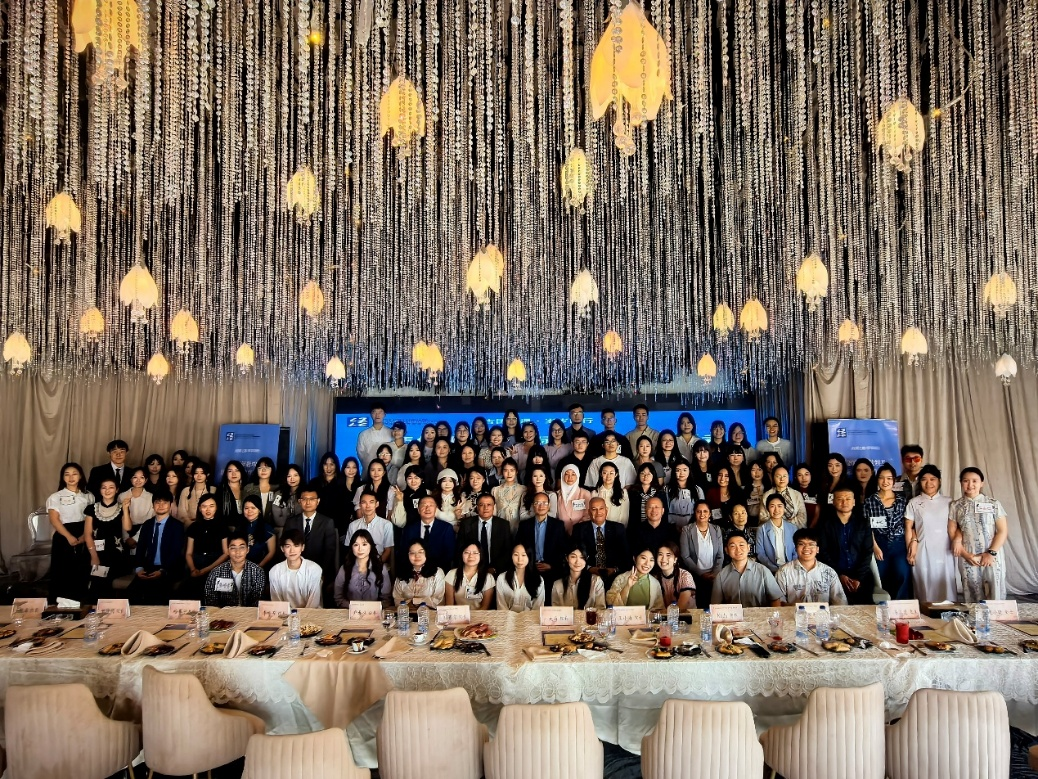 图为活动现场大合影。活动主办方供图