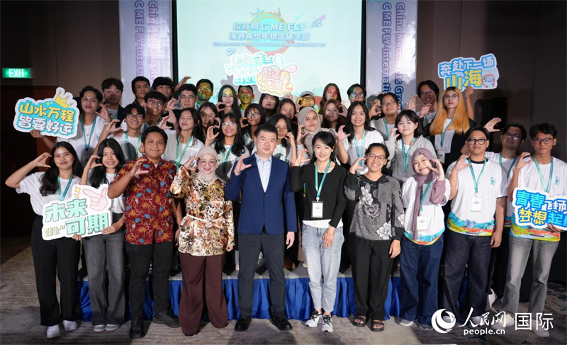 海外青少年物流研学营学员在雅加达活动现场。人民网记者 简承渊摄
