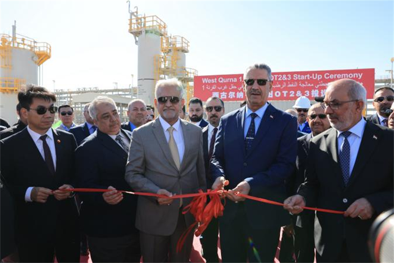 伊拉克副总理兼石油部长哈扬·阿卜杜勒·加尼为投运剪彩。中国石油供图