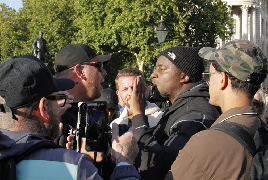 偷渡客的小船，英国政府的风浪