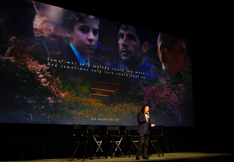 导演赵钢在首映式上。主办方提供