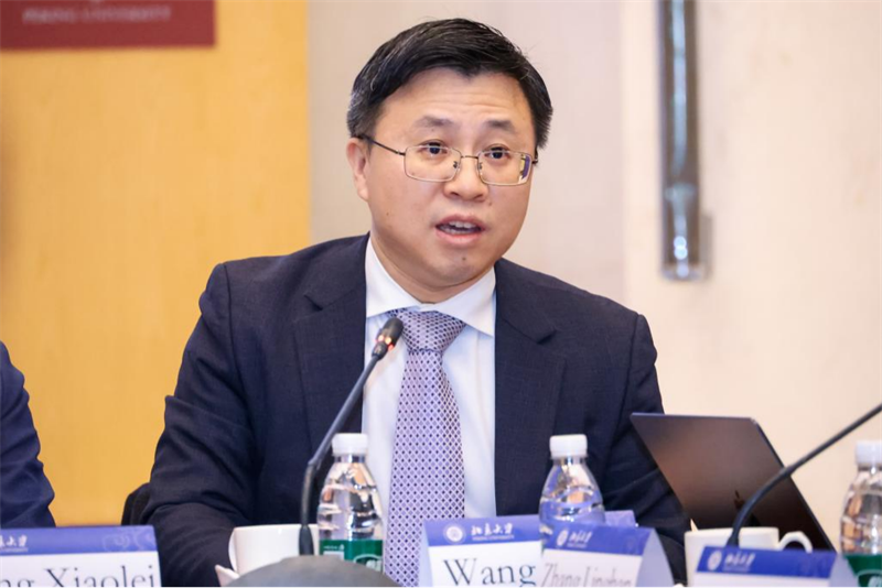 北京大学国际关系学院教授、社会科学部副部长兼智库中心管理办公室主任、中外人文交流研究基地执行主任王栋发言。主办方供图