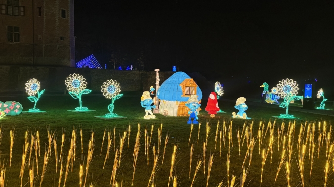 比利时里克桑萨尔蓝精灵光影花园开幕