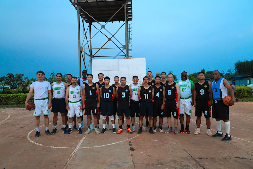 双方参赛队员合影。韩瑞田摄