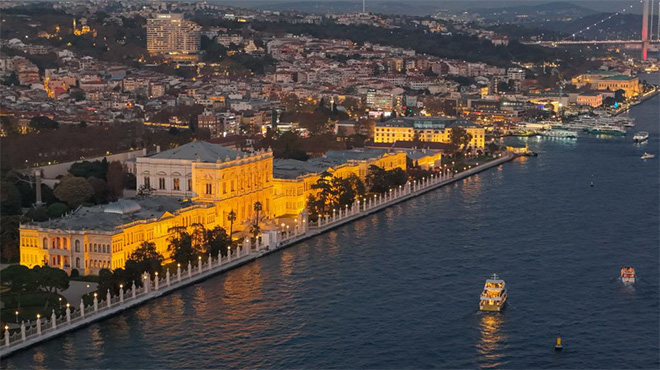 夜色中的博斯普鲁斯海峡