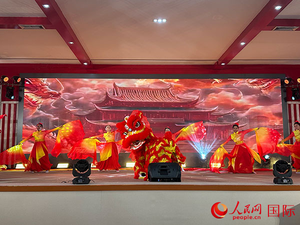 参赛大学生进行中华才艺展示。人民网记者孙广勇 摄