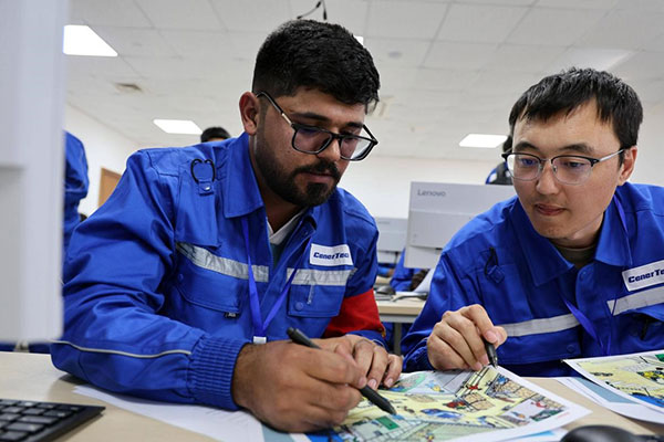 理论考试。人民网伊纳斯·易卜拉欣 摄