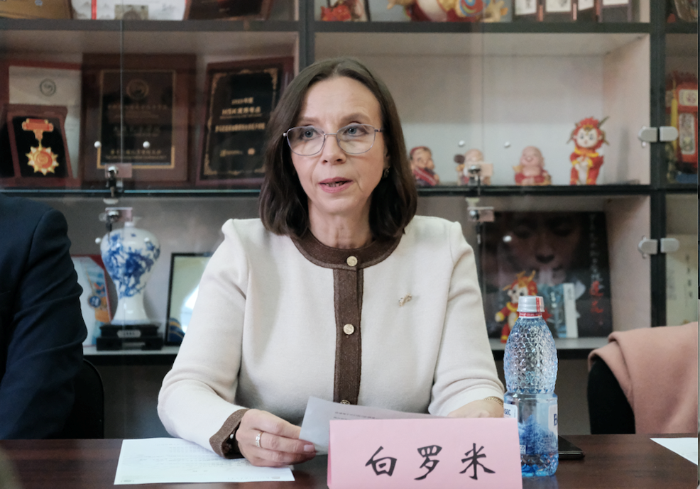 布加勒斯特大学孔子学院罗方院长白罗米致辞。布加勒斯特大学孔子学院供图