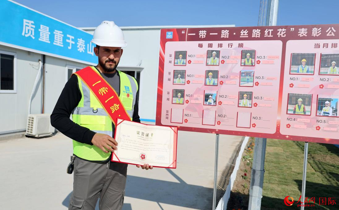 一位获奖伊拉克员工。人民网 伊纳斯·易卜拉欣摄