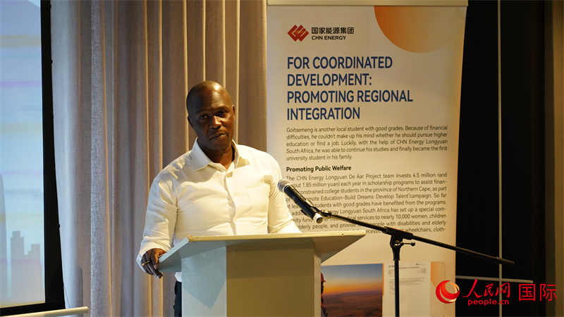 智库代表克利夫・马博亚博士发表讲话。人民网 刘畅摄