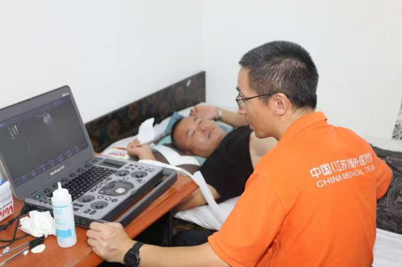 义诊现场。中土东非桑岛分公司供图