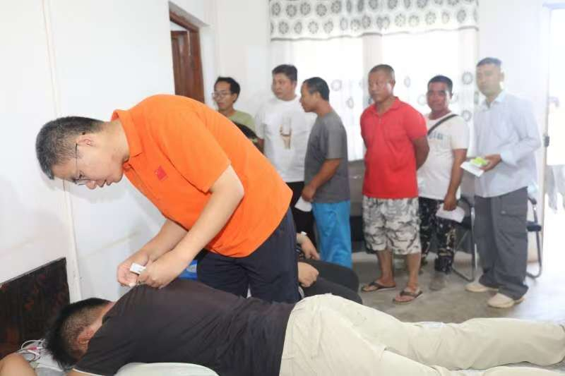 义诊现场。中土东非桑岛分公司供图