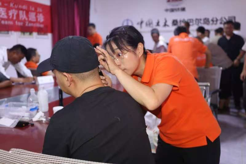 义诊现场。中土东非桑岛分公司供图