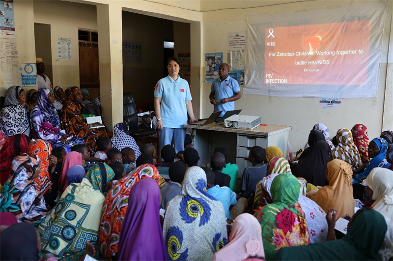 儿童艾滋病防护健康知识宣讲 （侯建文摄）