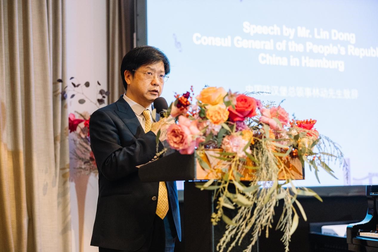 图为林动总领事在致辞。深圳外办供图