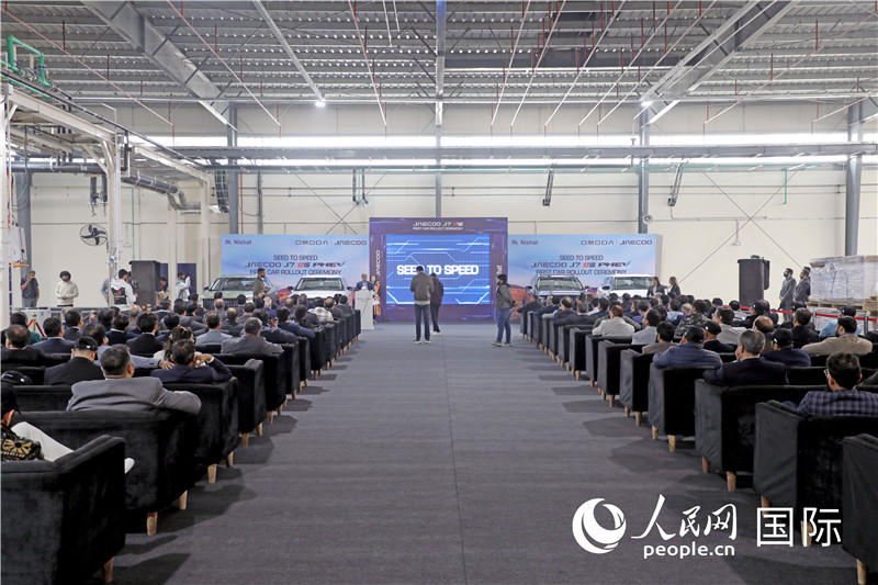 奇瑞在巴基斯坦组装车首车下线移交仪式现场。人民网记者赵益普摄