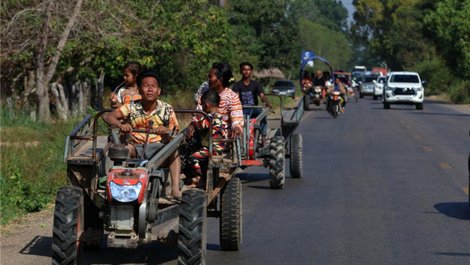 柬泰边境冲突进入第三天 大批柬埔寨民众逃离家园