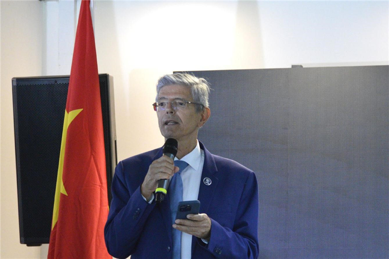 里约热内卢联邦大学校长罗伯托·梅德罗尼奥在中国—巴西科技创新中心实体化运营启动仪式上发言。 陈妤汎摄