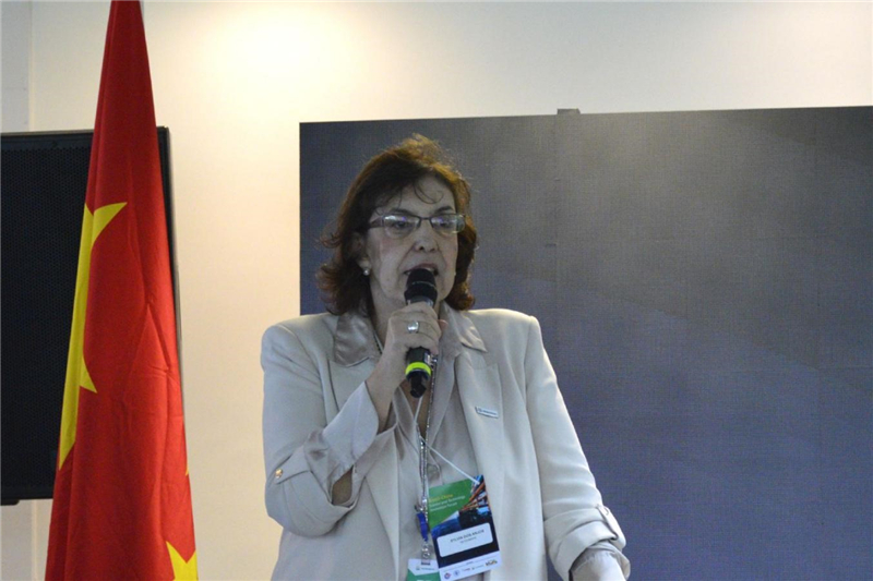 巴西国家石油公司副主席西尔维娅·安若斯在中国—巴西科技创新中心实体化运营启动仪式上发言。 陈妤汎摄