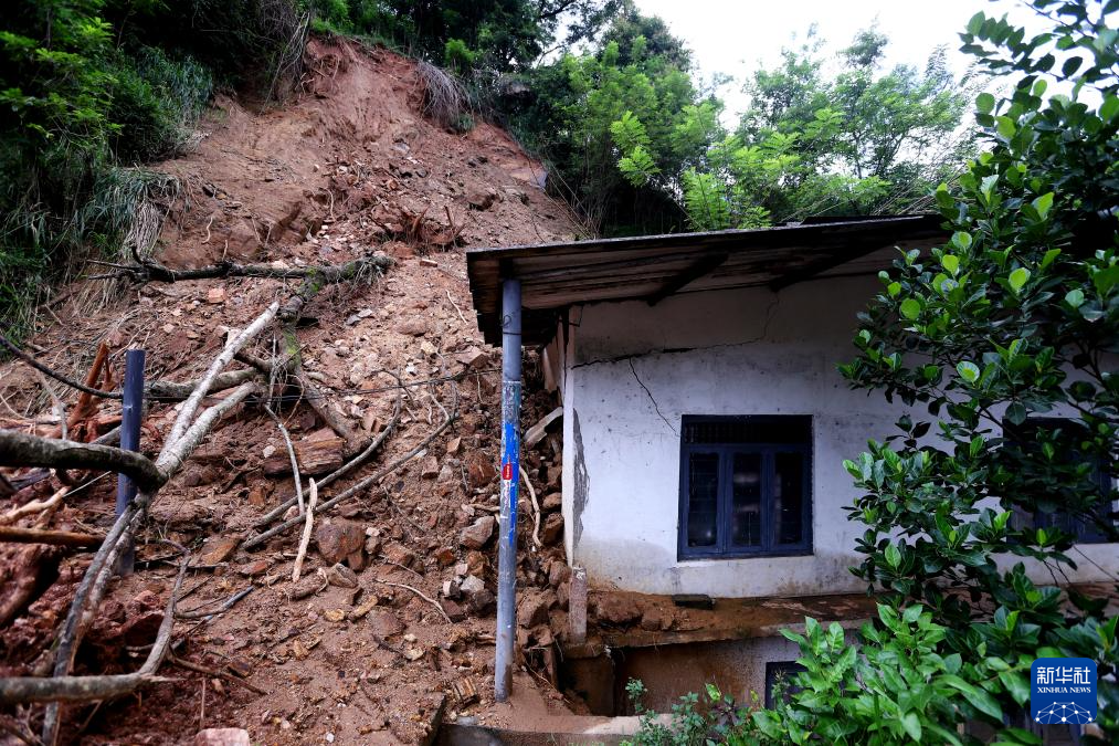 这是12月12日在斯里兰卡巴杜勒地区拍摄的受损房屋。新华社发（阿吉特·佩雷拉摄）