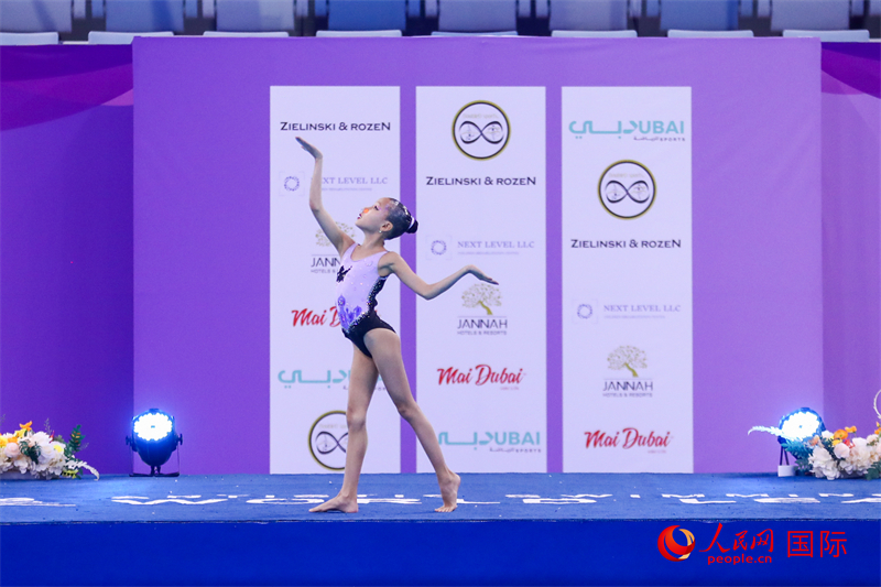 中国“小花”在单人花游比赛中。人民网 塔里克·易卜拉欣摄