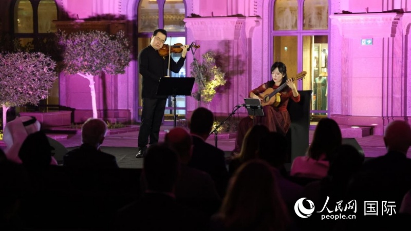 音乐会上，中国艺术家联袂演奏中外经典曲目，人民网记者张志文摄