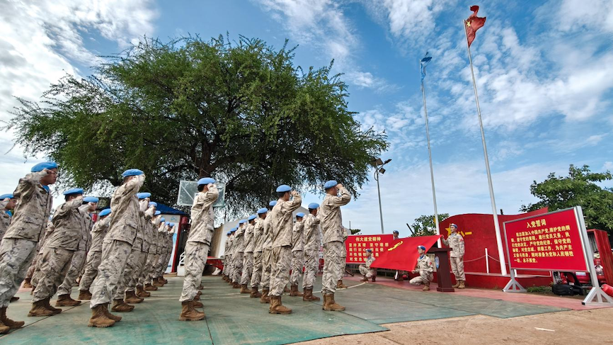 维和直升机分队开展“牢记初心使命，勇当维和先锋”七一主题党日活动。维和部队供图