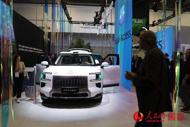 吉利公司将中国新能源汽车带到美国消费电子展。人民网记者 李志伟摄