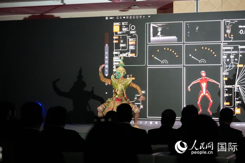 泰国国宝级孔剧表演 奚之淼 摄