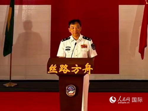 医院船指挥员方劲松少将致辞。 人民网记者 陈一鸣摄