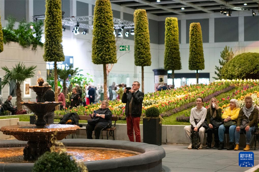 1月16日，在德国首都柏林，人们在柏林国际绿色周现场参观。新华社记者 张豪夫 摄