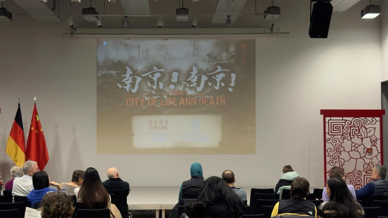 图为观影现场。赵宏笙摄