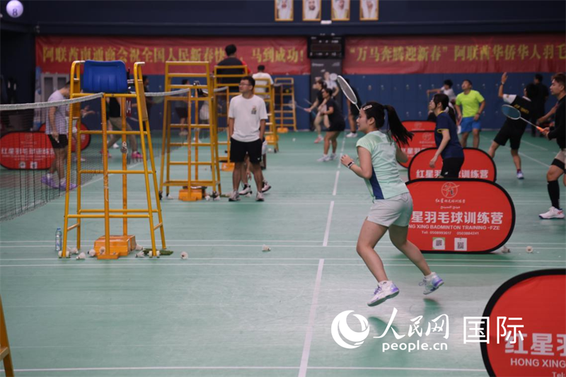 参赛选手奋力拼杀，人民网记者张志文摄