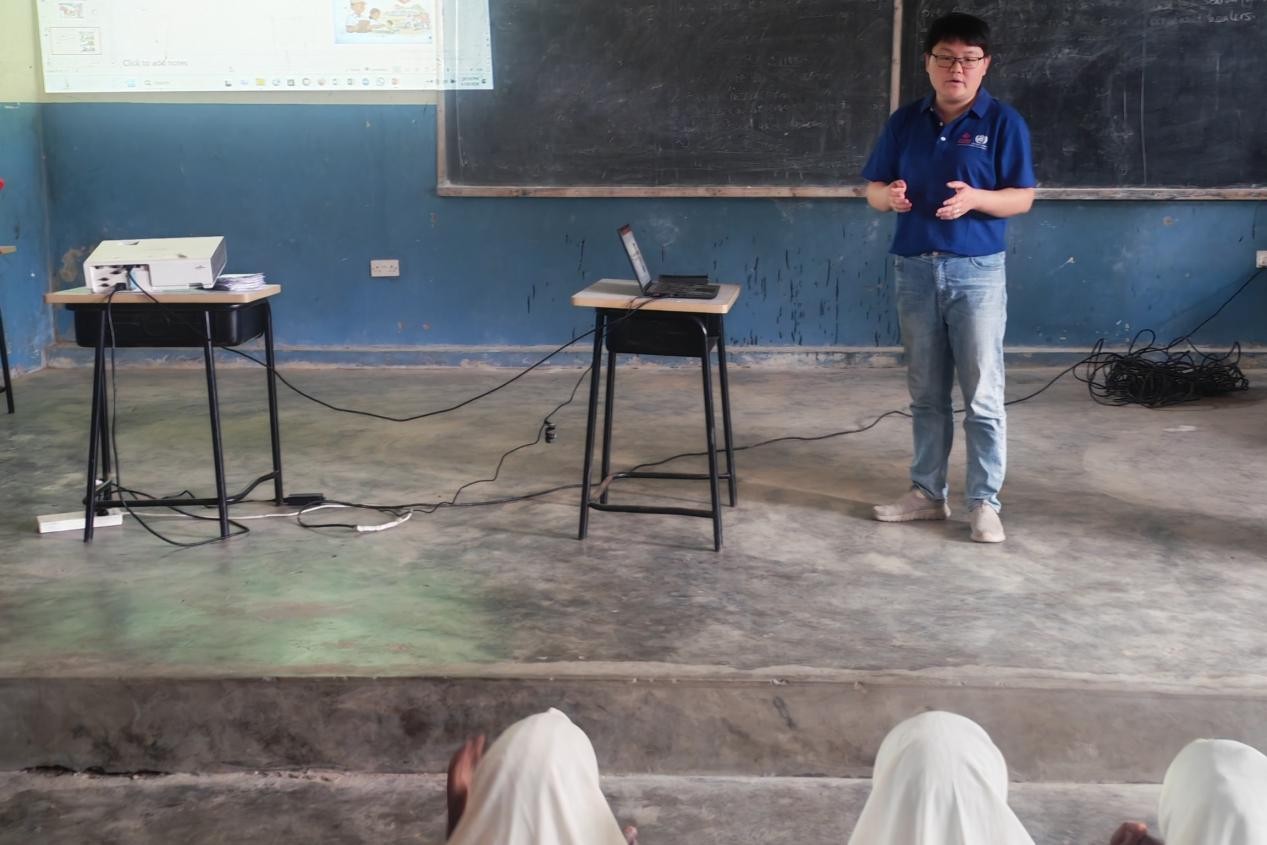 血吸虫病健康教育现场(王涛摄)