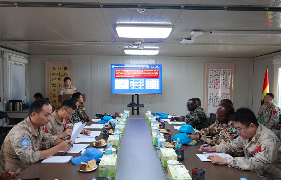 听取汇报。韩瑞田摄